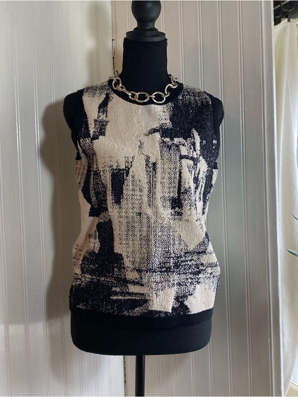 DKNY Black and White sleeveless boucle Abstract cityscape Knit sweater